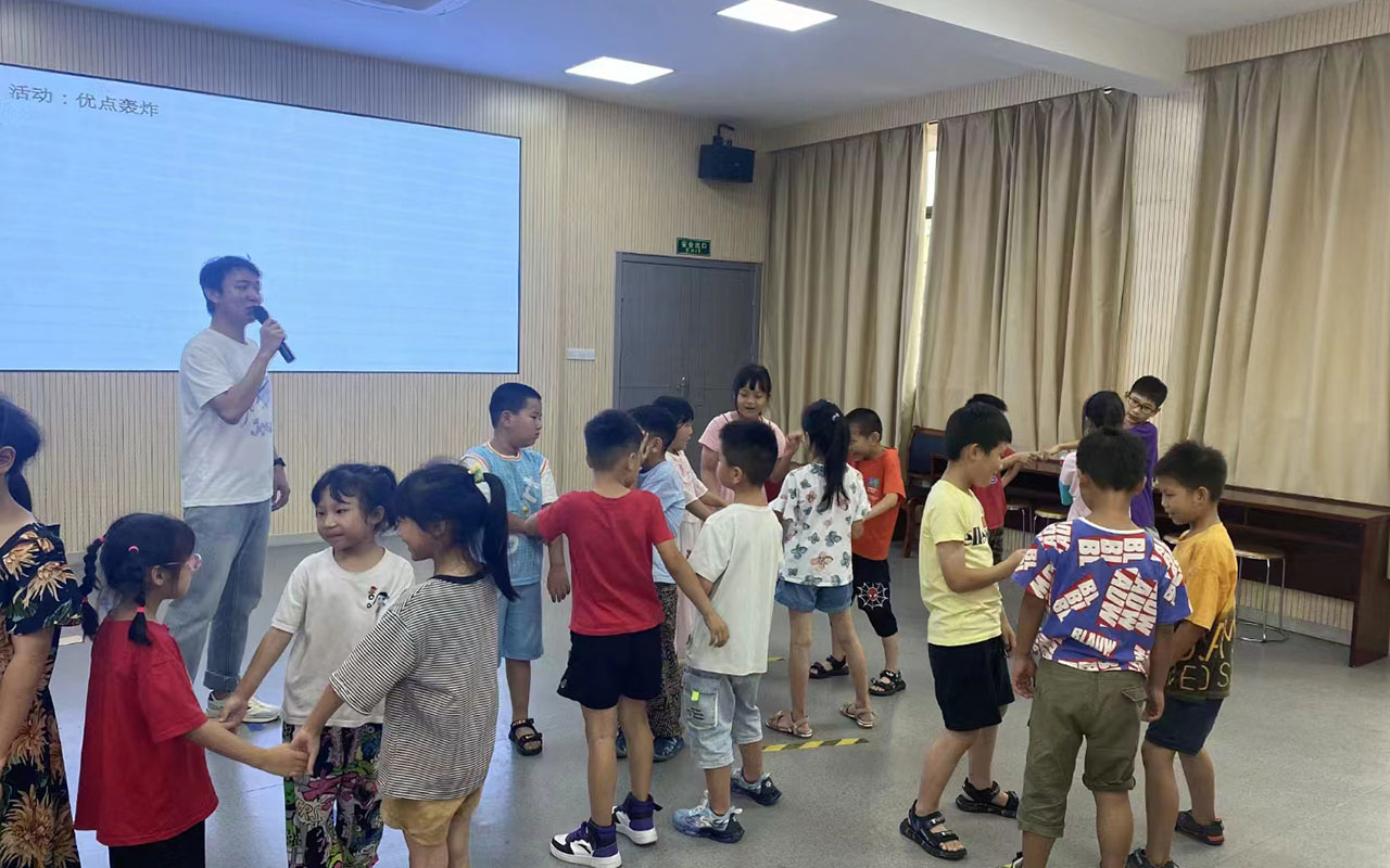 友谊龙观乡中心学校